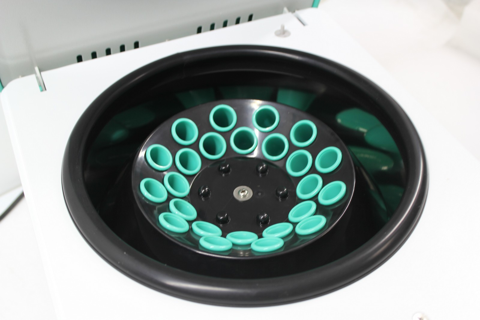 Центрифуга лабораторная СМ-3МТ MICROmed на 24 проб.
