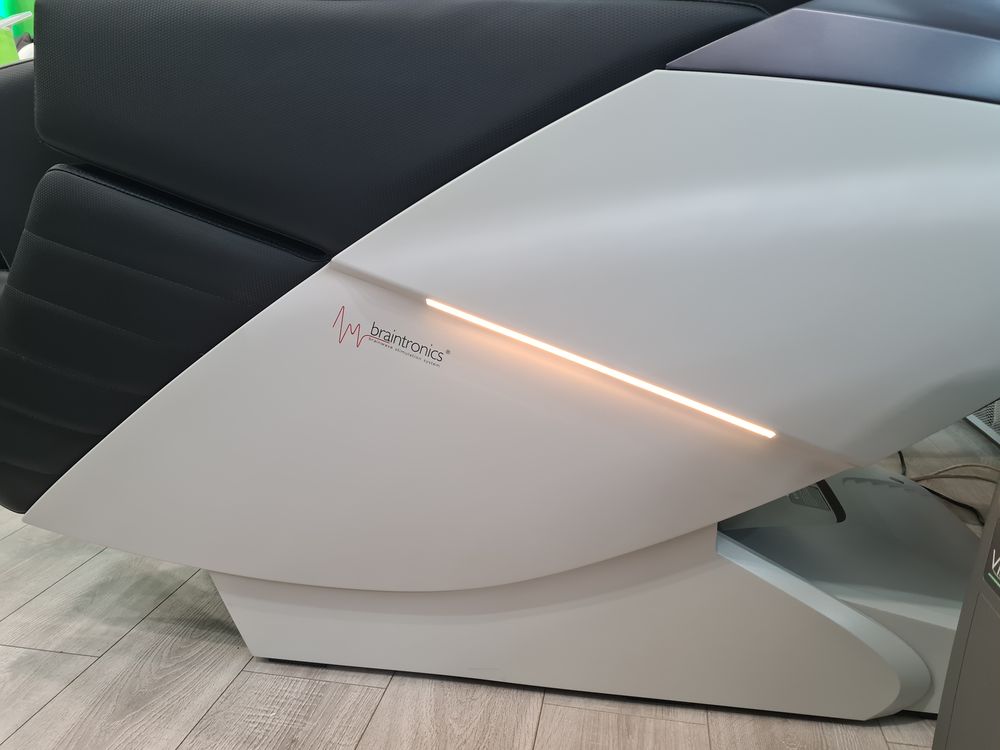 Масажне крісло Casada AlphaSonic III White Black 